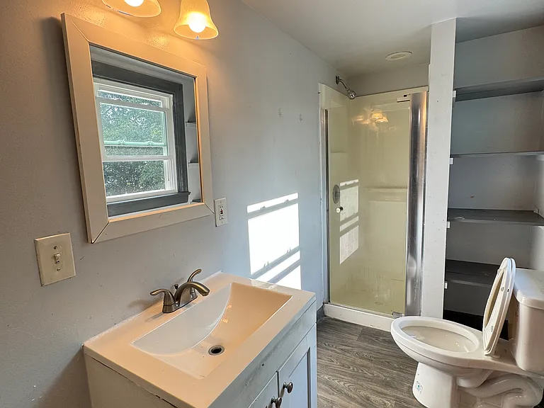 215 E High St — Photo 14