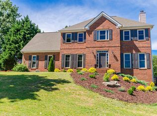 820 Locust Grove Ct, Alpharetta, GA 30004