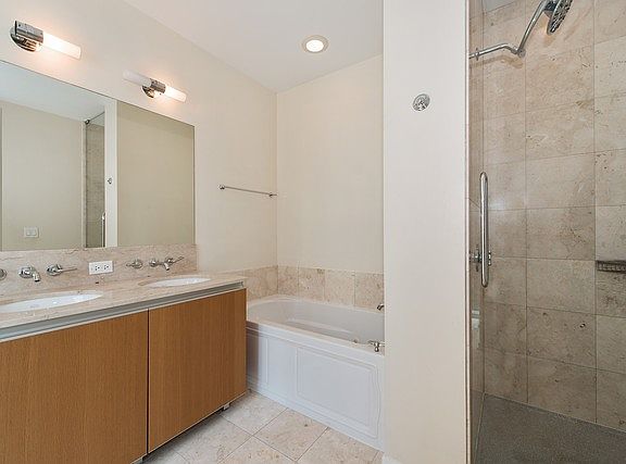 5th image of 600 N Fairbanks Ct Unit 1702