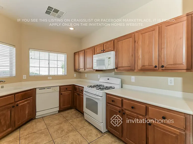 9409 Illipah Creek St — Photo 7