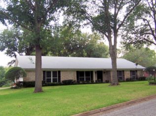141 Trail Hollow Ln, Palestine, TX 75801