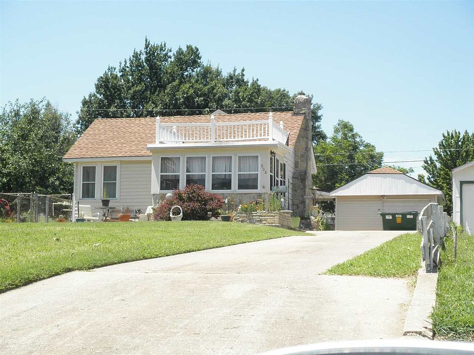 1st image of 808 N Ash St