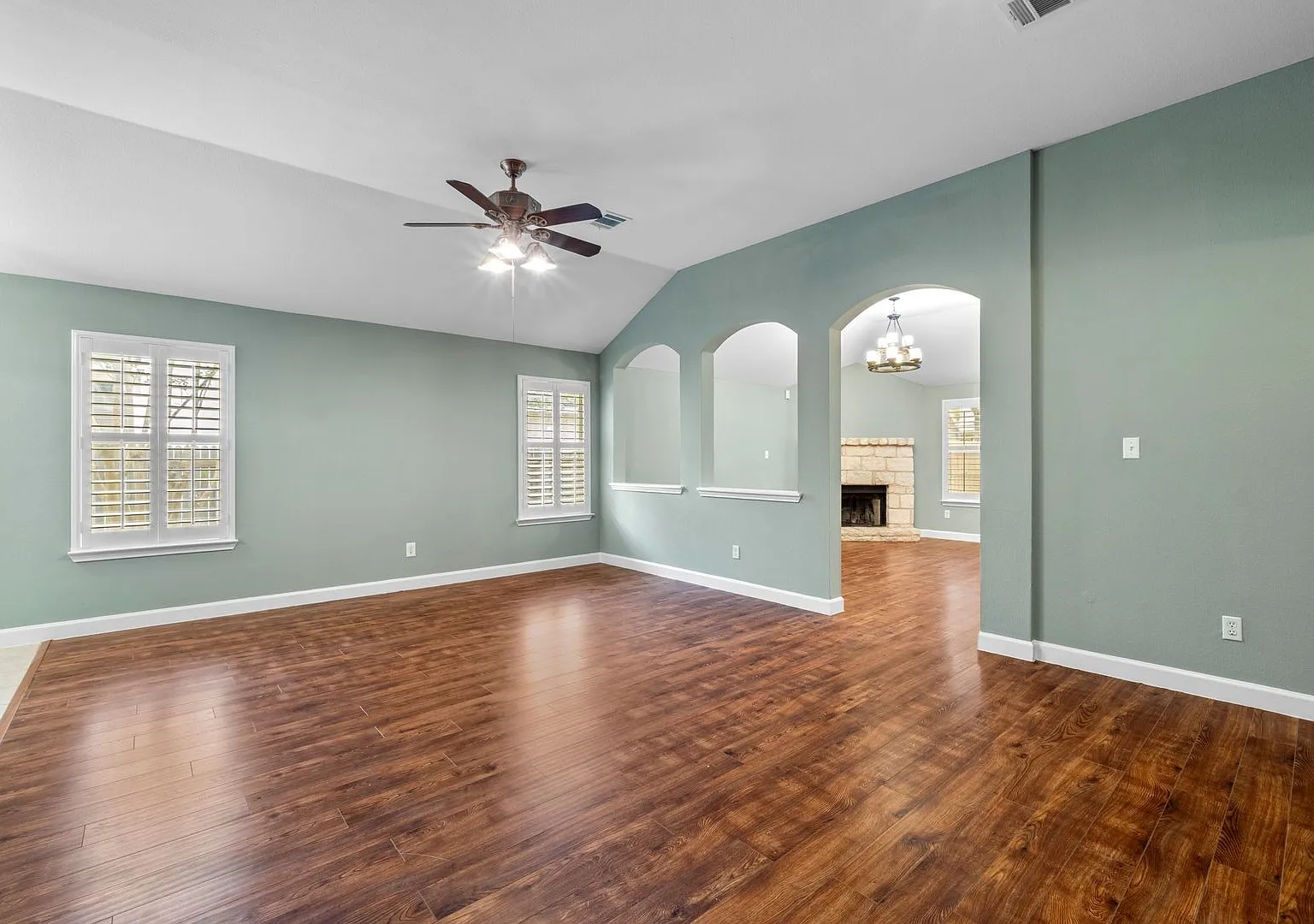 Lakeline Oaks Home For Lease - Fresh paint + dedicated office + amazing location! — Photo 4