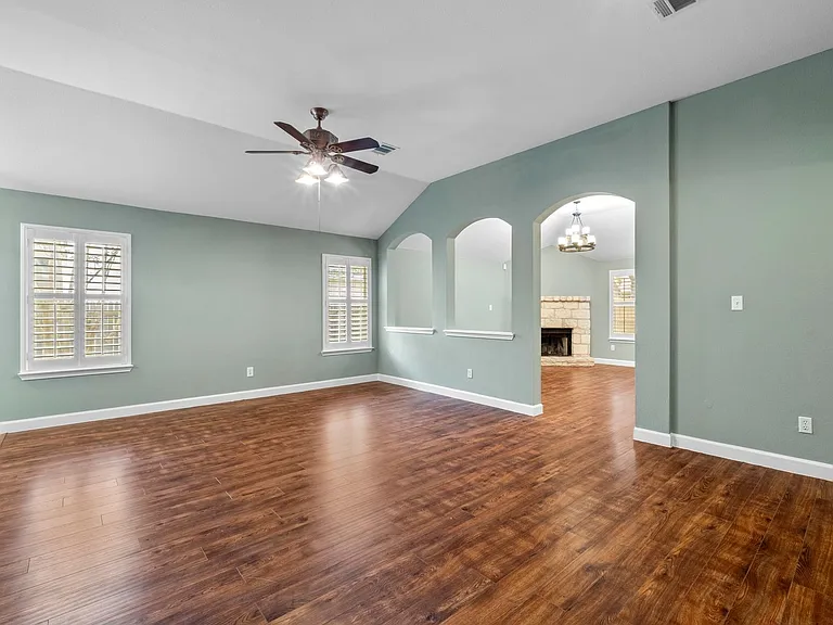 1310 Brighton Bend Ln — Photo 4