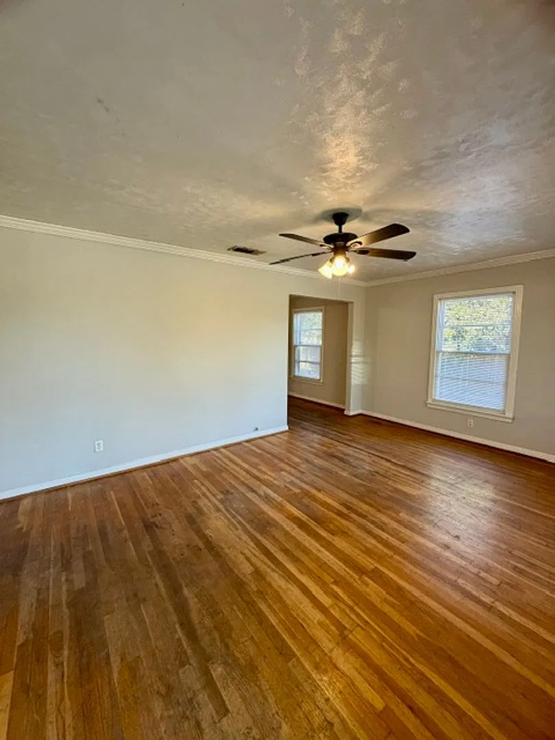 4 bedroom house located in North Waco — Photo 2