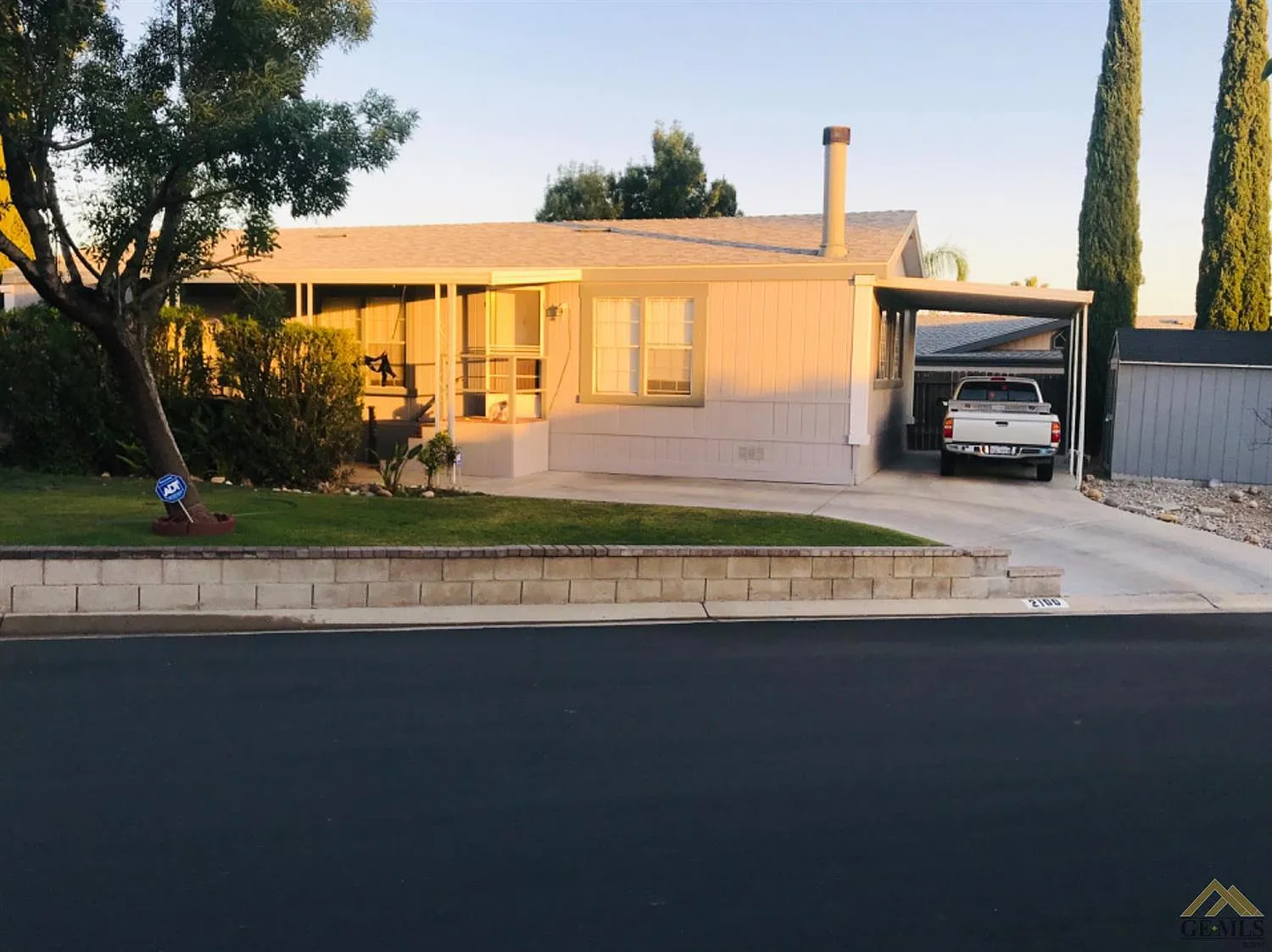2100 Breezeway Dr photo 1