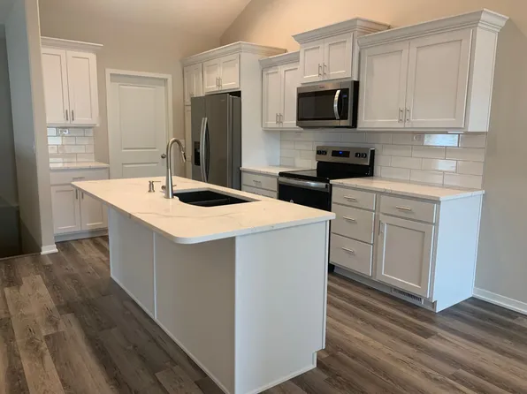 9746 S 89th St, Lincoln, NE 68526