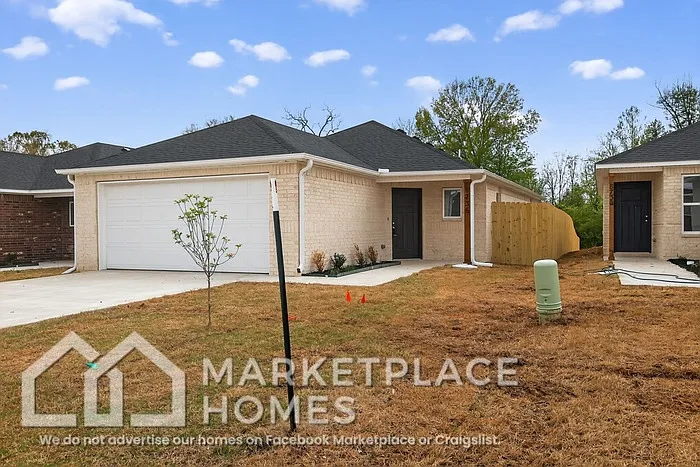 4 bed, 2.0 bath, 1459 sqft, $1,395 — Photo 2