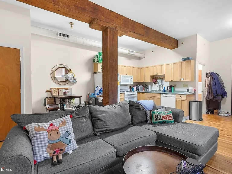 200 Krams Ave #21 — Photo 2
