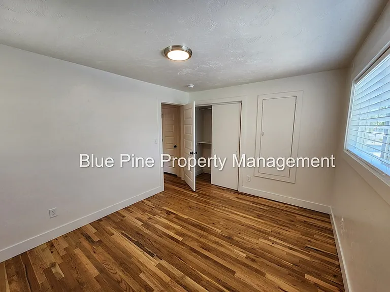 1565 S Higbee Ave — Photo 7