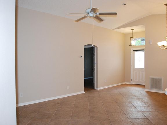 4th image of 720 Wickham Lakes Dr