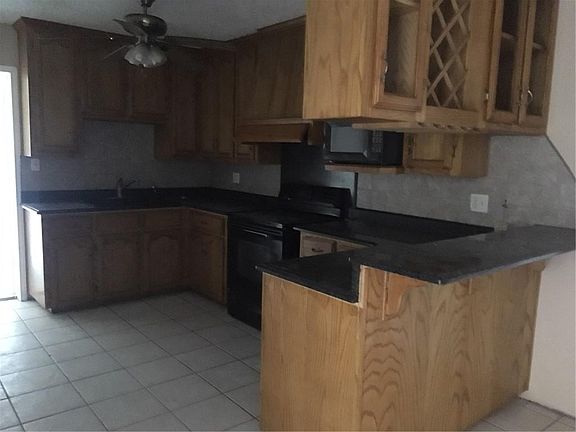 4th image of 1007 W Sprague St