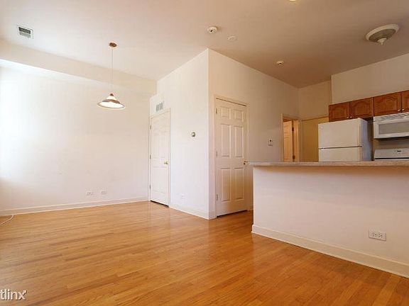4th image of 1327 W Fillmore St APT 2R