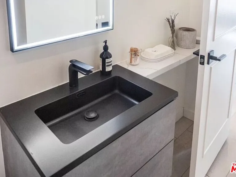 8535 W West Knoll Dr #212 — Photo 14