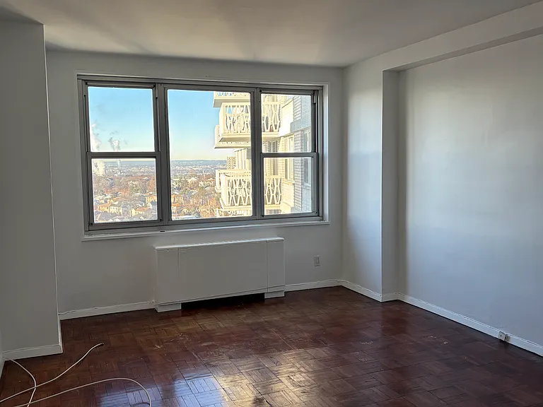 2000 Linwood Ave #14Y — Photo 11
