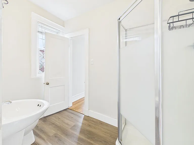 2400 Barton Ave — Photo 34