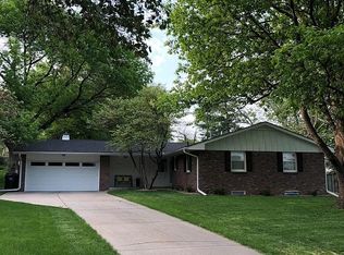 3220 Loveland Dr, Lincoln, NE 68502