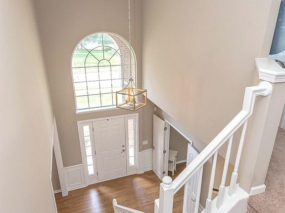 3rd image of 252 E Columbine Ln