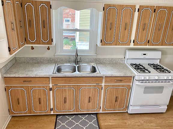 Kitchen 16'1" x 10'1"