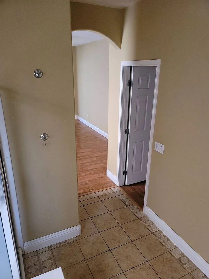 Amazing Home 3 Bedroom Available! — Photo 3