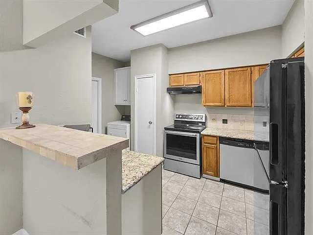 1620 Wellington Pl #303 — Photo 11