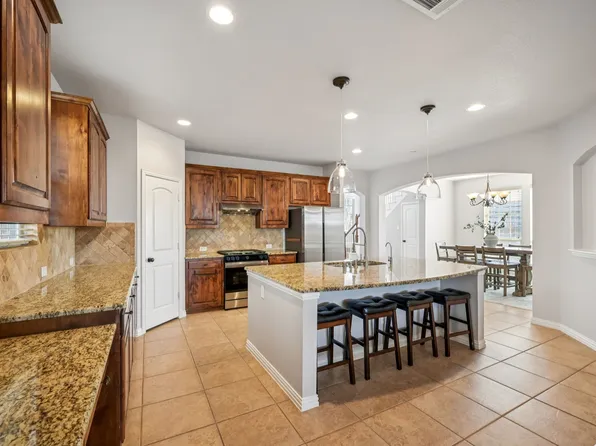 520 Eastland Dr, The Colony, TX 75056