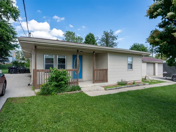 2327 E 37th Ct, Des Moines, IA 50317