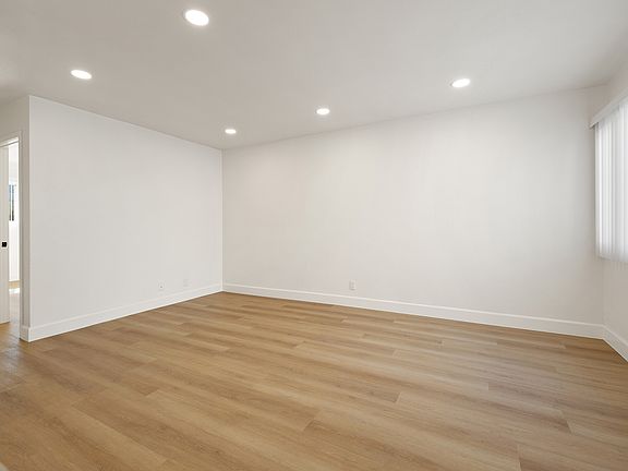 5th image of 12047 Walnut St