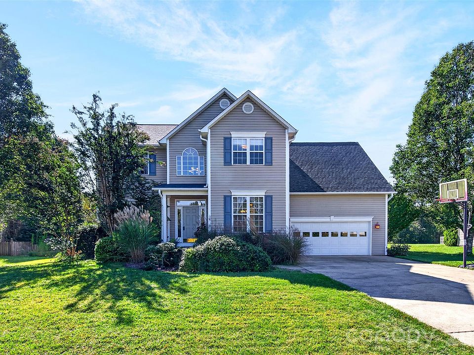 1st image of 394 English Oak Rd