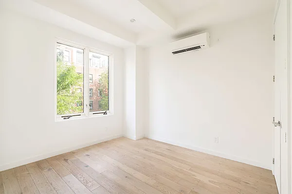 Rented by Compass | media 13