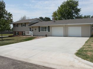 802 N 3rd St, Lincoln, KS 67455