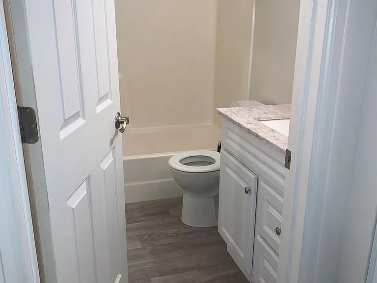 Campus Park Apartments - SAMI Apartments — Photo 28