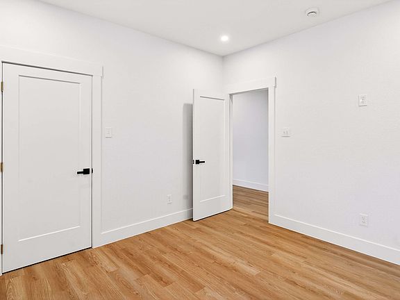 4th image of 439 W 9th St APT 3