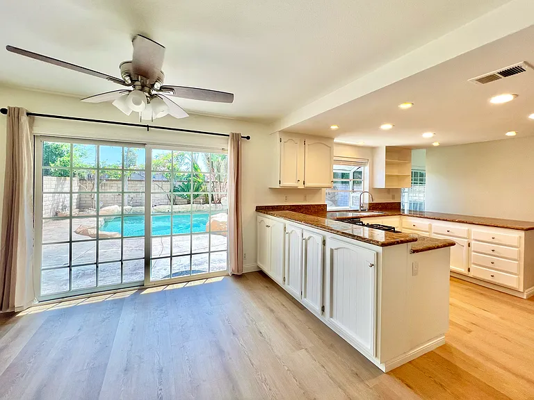 38 Carver — Photo 4