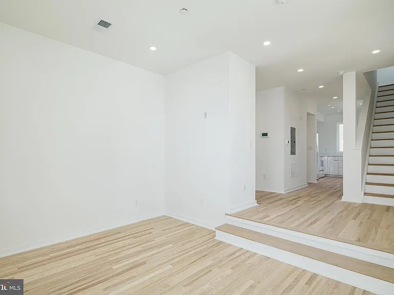 1842 E Harold St #4 — Photo 7