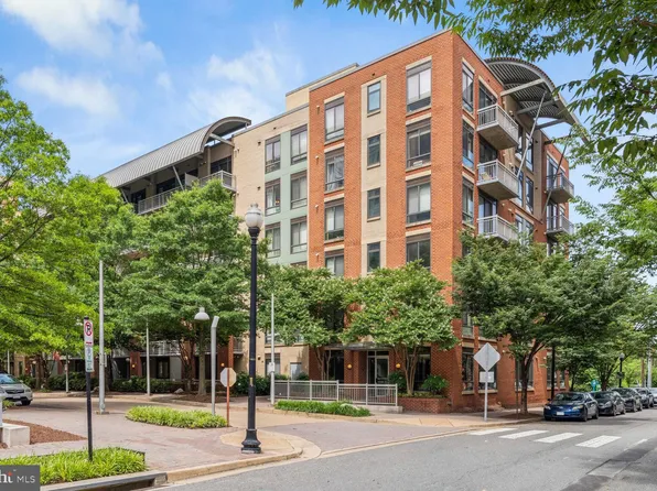 1200 N Hartford St APT 604, Arlington, VA 22201
