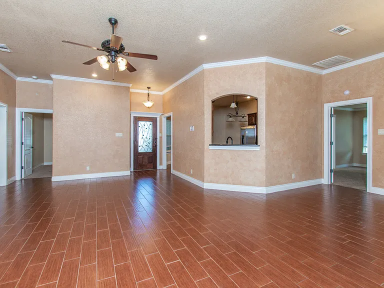 2513 Jackson Dr — Photo 4