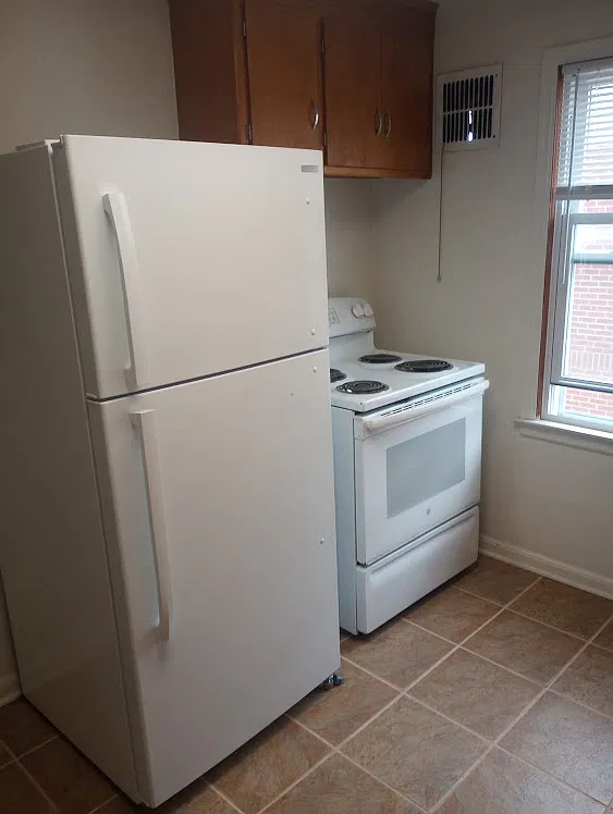 2 bed, 750 sqft, $1,075 — Photo 3