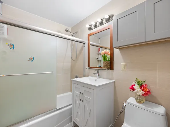 183-26 Booth Memorial Avenue image 19 of 31