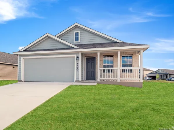 559 Agave Circle, Jourdanton, TX 78026