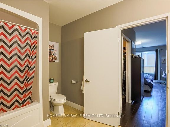 4th image of 26 Wellington St #105