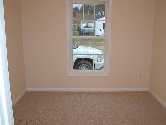 4th image of 309 Grand Avenue Ext