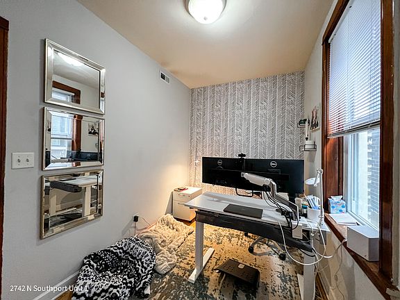 5th image of 2742 N Southport Ave #1