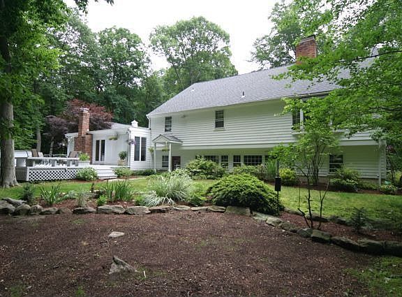 BACKYARD OF GLEN