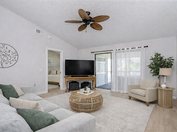 4th image of 2139 Elm St APT 308