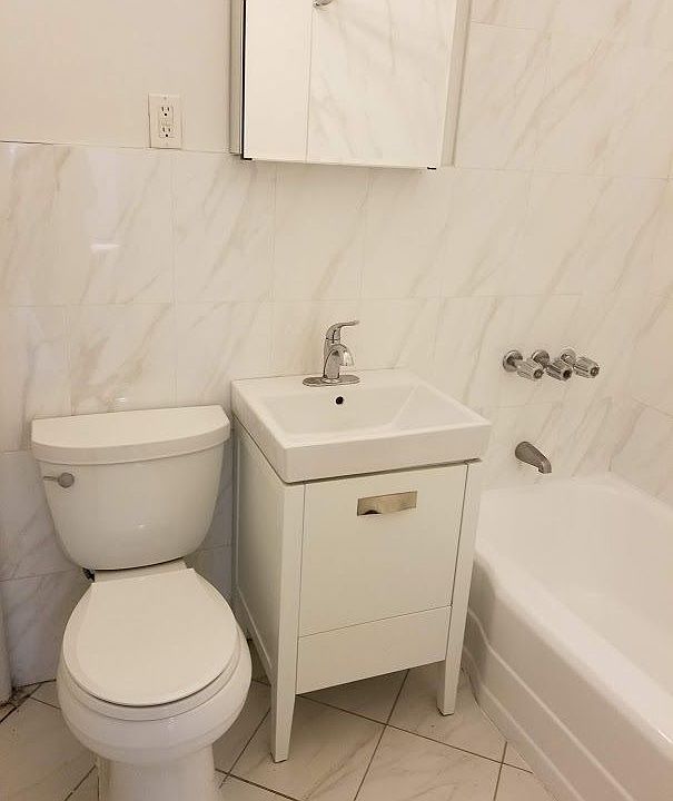 2nd image of 325 E 48th St APT 3D