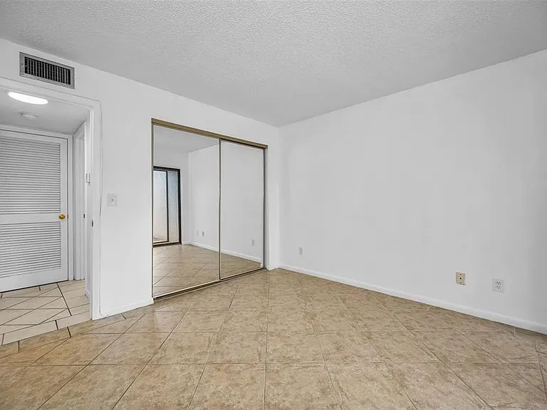 10626 Longwood Dr #102 — Photo 27