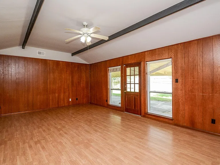 7222 Pella Dr — Photo 4