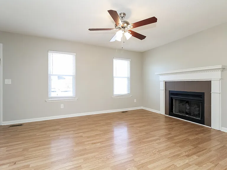 1506 Ashlawn Dr — Photo 5