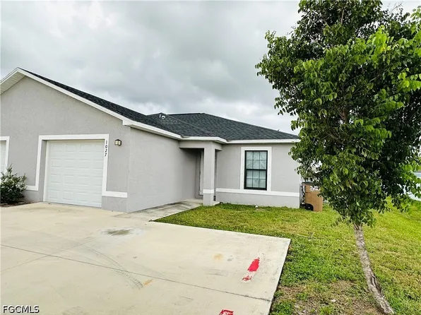 1027 Andalusia Blvd, Cape Coral, FL 33909